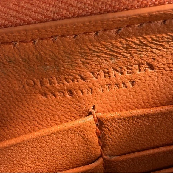 Authentic BOTTEGA VENATA zipper wallet on chain - Picture 7 of 13